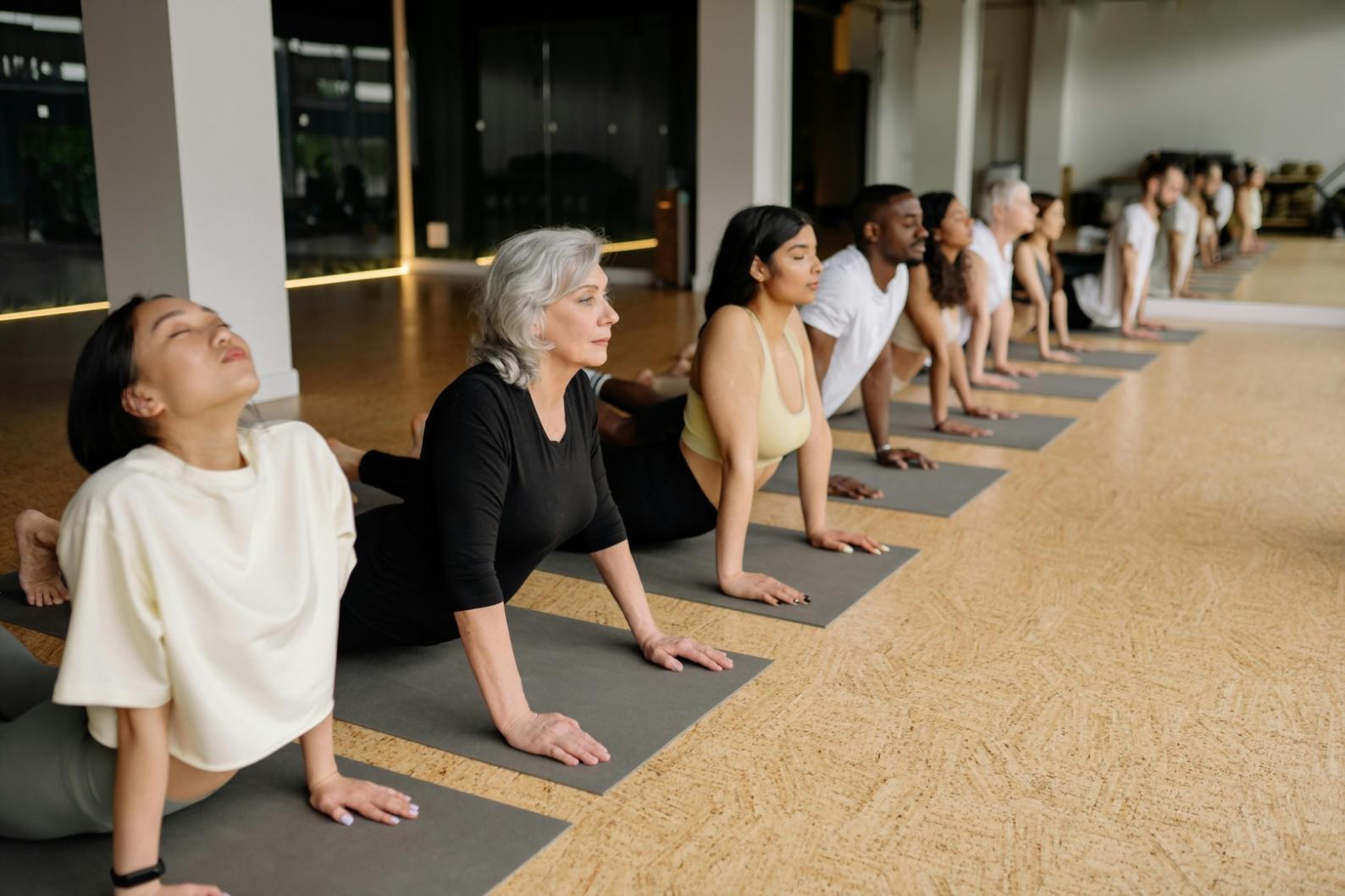 Teilnehmer in einem ruhigen Moment der Selbstreflexion während einer Übung